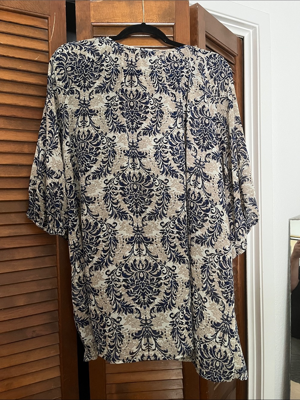 SHEIN Beige and Navy Floral Button-Front Blouse - Picture 3 of 5